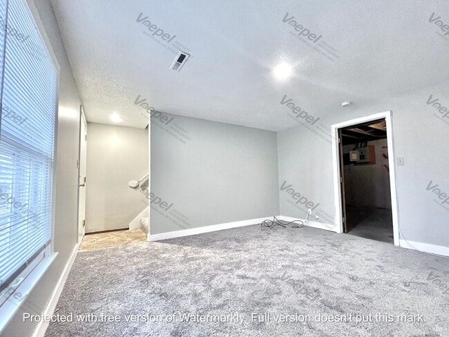 Building Photo - 7211-7211 Montana Ave