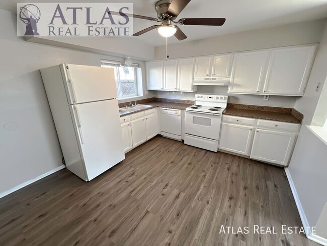 Building Photo - Amazing Newly Renovated 2 Bedroom Near His...