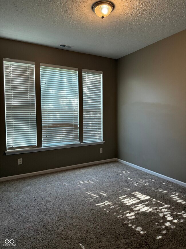 Building Photo - 1055 Woodfield Ct