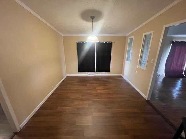 Building Photo - 4421 Tamarack Rd