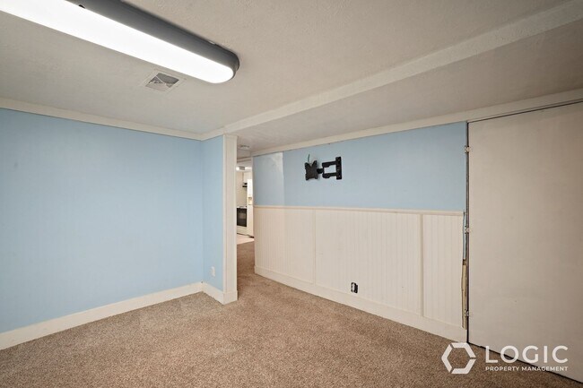 Building Photo - 155 Edith Ave S