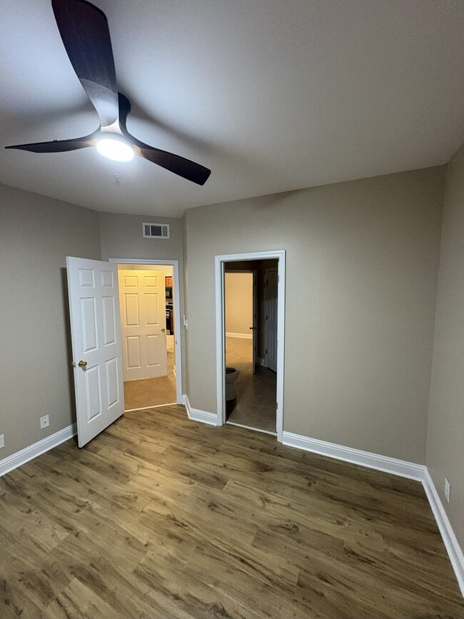 Building Photo - 3323 Town Creek Cir