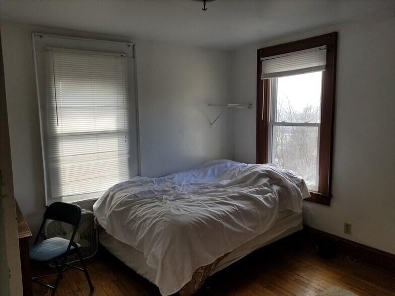 Building Photo - 669 Price St