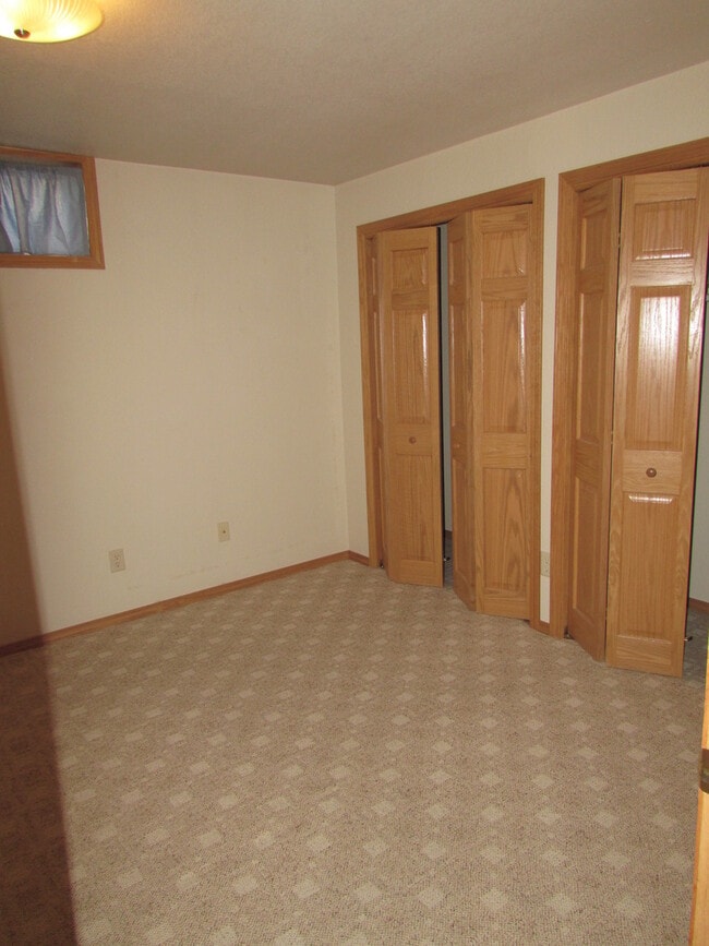 Building Photo - 3 BEDROOM | 2 BATH | SPACIOUS RAPID VALLEY...