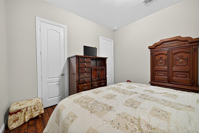 Building Photo - 15802 Pine Cone Ln