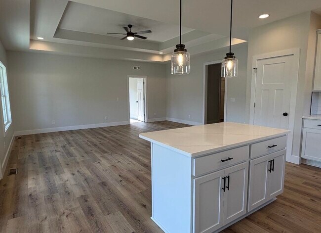 Building Photo - 837 Temple Way