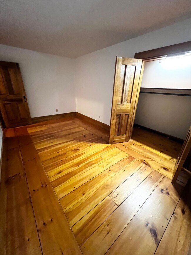 Building Photo - Private single family home for rent in East haddam