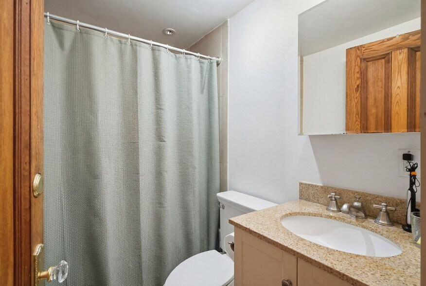 Building Photo - 1609 Tremont St