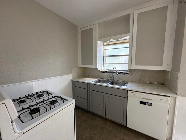 Building Photo - 1657 Keeler Ave