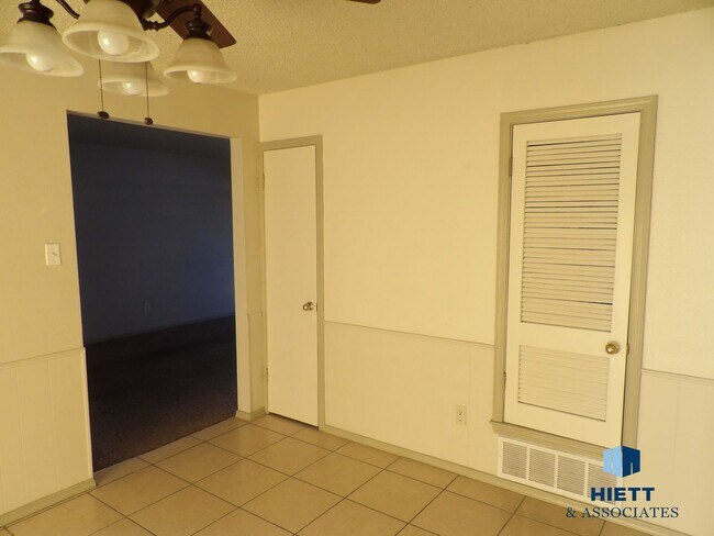 Building Photo - Great move in ready home close to Ft. Bliss