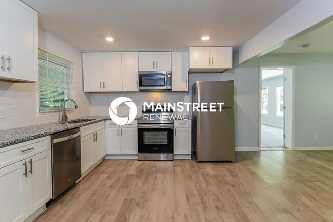 Building Photo - 4 Bedroom Pet-Friendly Home in Mableton, GA with Main Street Renewal