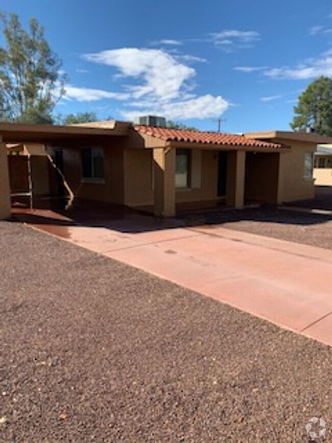 Building Photo - 2 Bedroom with Concrete Floors!