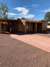 Building Photo - 2 Bedroom with Concrete Floors!