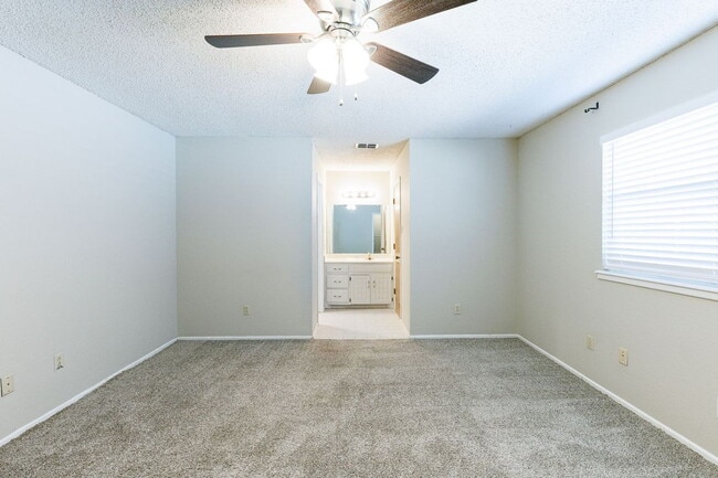 Building Photo - Charming 4-Bedroom Home with Cozy Fireplace and Spacious Living Area