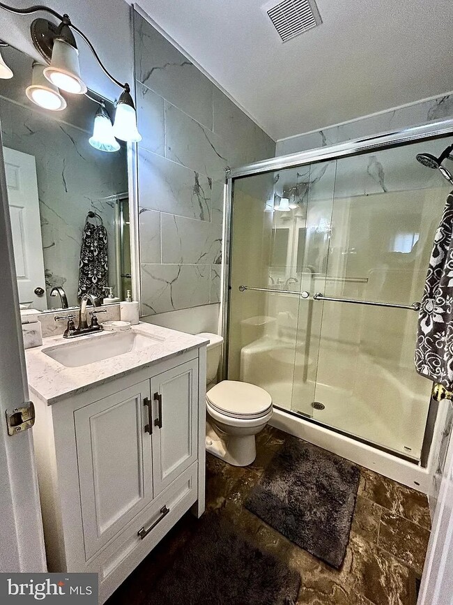 Building Photo - 358 Stonehedge Ln