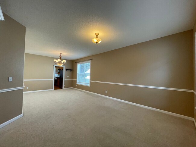 Building Photo - 5 Bed 2.5 Bath + a Den in Tigard/Bull Mountain - Solar Panels, Central A/C and More!