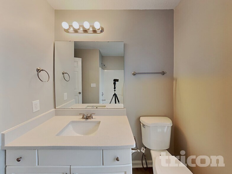 Building Photo - 1113 Dunwoody Dr