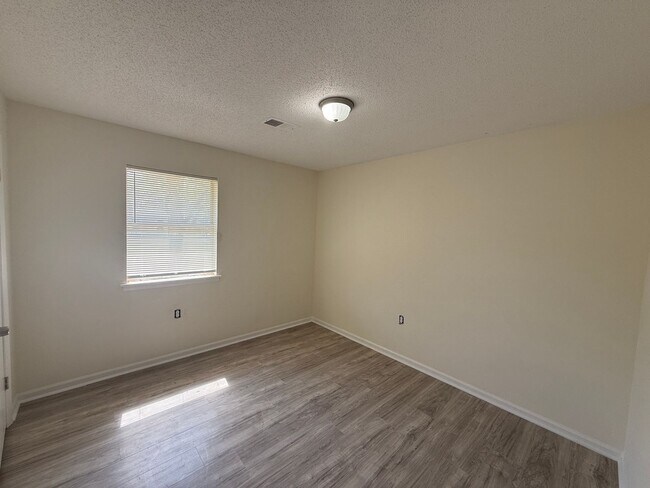 Building Photo - Richland Apartments Building F