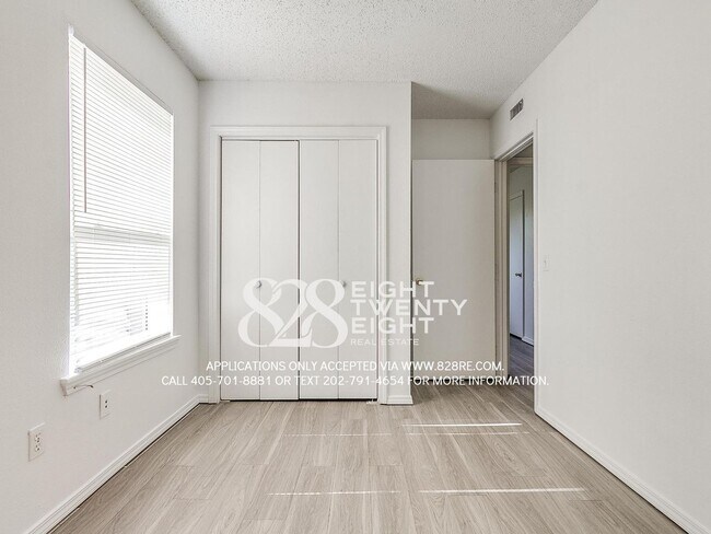 Building Photo - AVAILABLE NOW! 2 bed/1 bath Apartment at W...