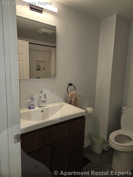 Building Photo - 118 Otis St