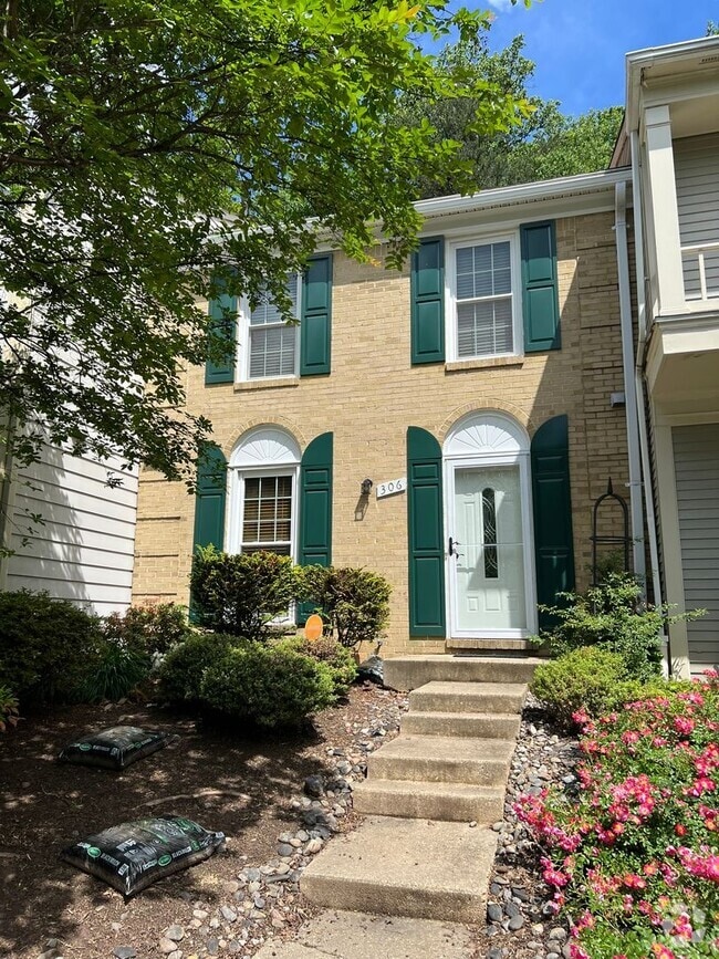 Building Photo - Stunning Three Finished Level Townhome Clo...