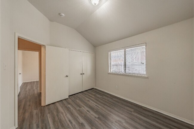 Building Photo - 636 Saddleway Dr