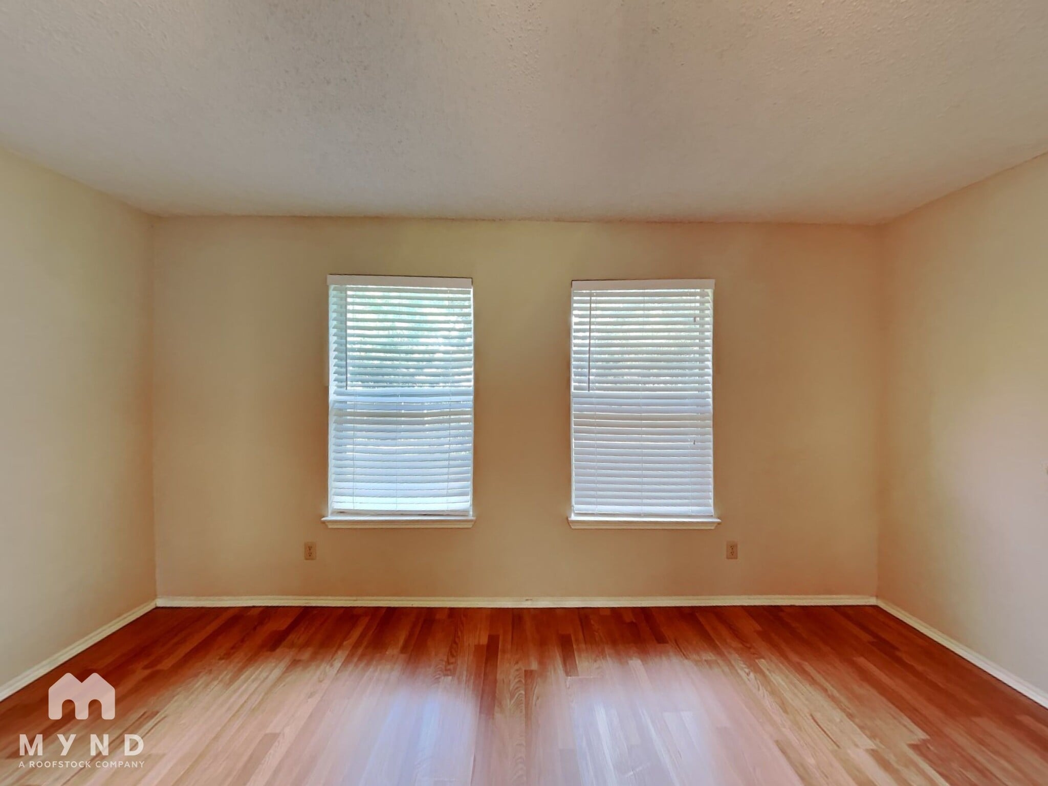 Building Photo - 3205 Meadowview Dr