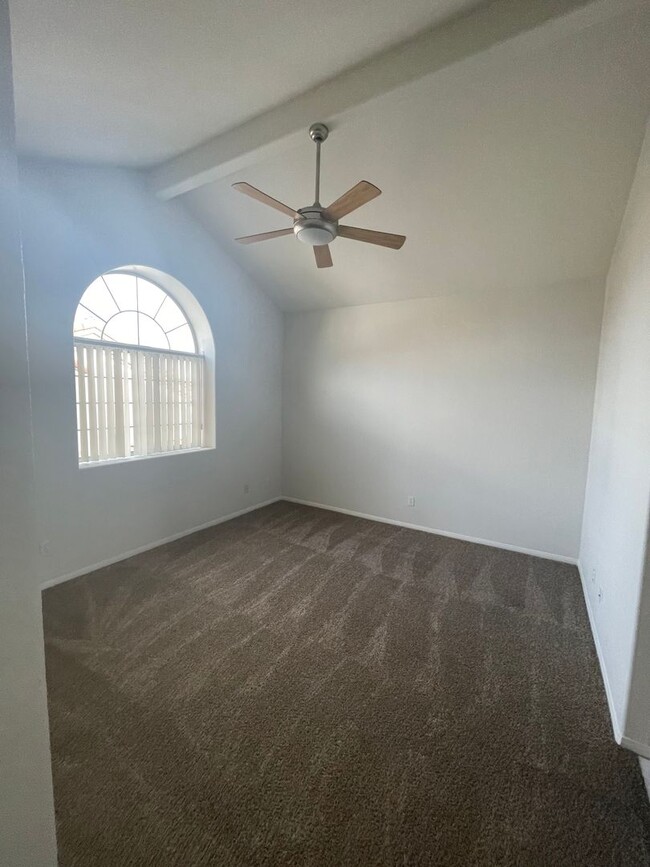 Building Photo - 2 Bed Condo in Henderson Nevada.