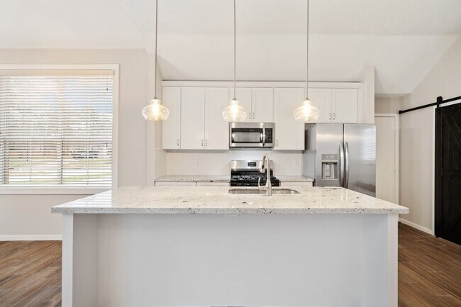 Building Photo - 1931 Invermere Dr