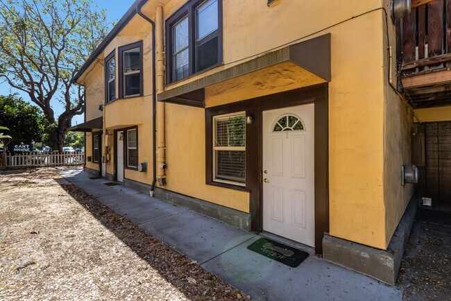 Building Photo - 935 Central Ave