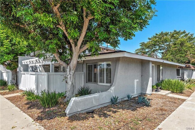 Building Photo - 23078 Vía Cereza