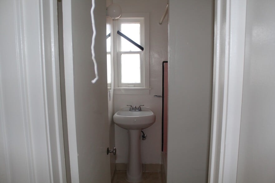 Building Photo - 14435 1/2 Califa St