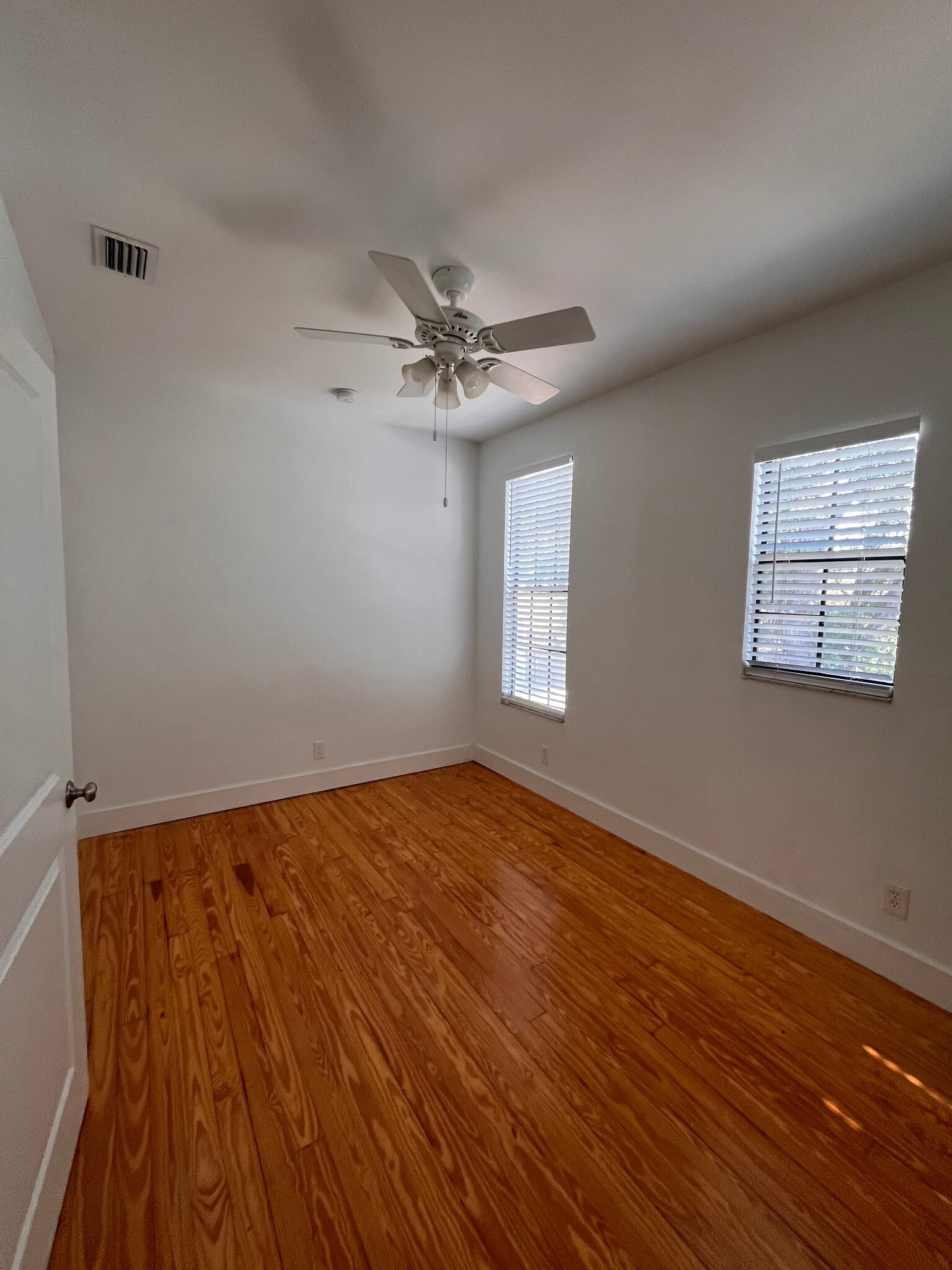 Building Photo - 216 S Edison Ave