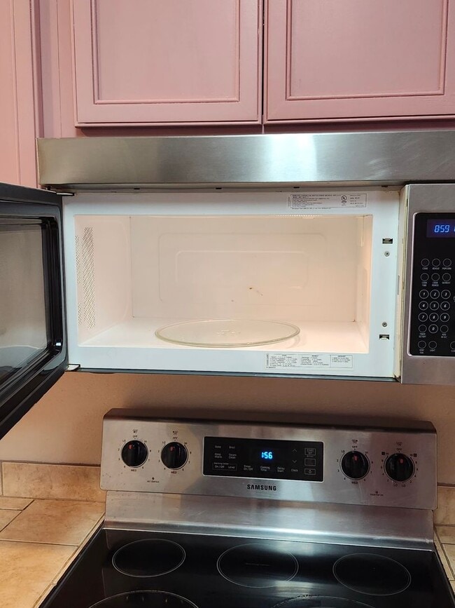 Building Photo - Close to Everything