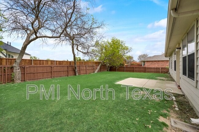 Building Photo - 8420 Sonnet Dr