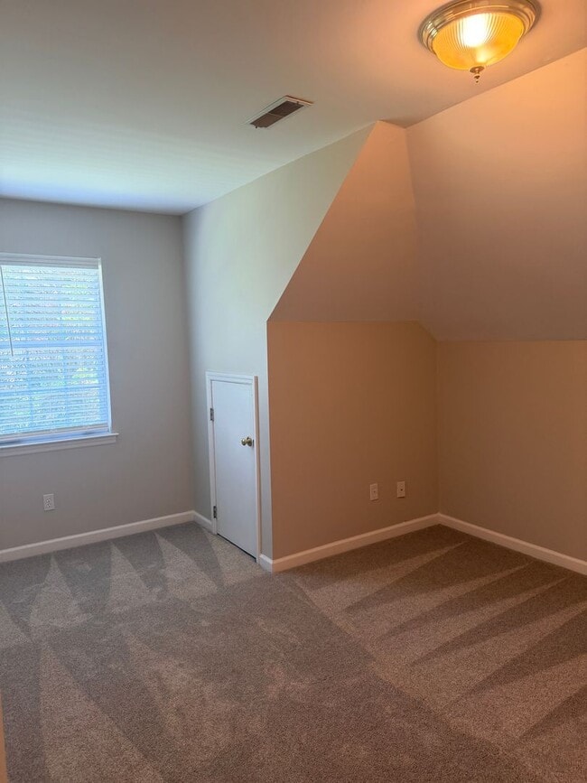 Building Photo - 4 bedroom home in Collegedale