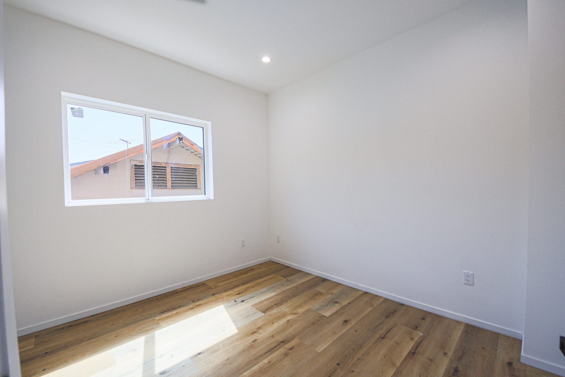 Building Photo - 121 S Coronado St