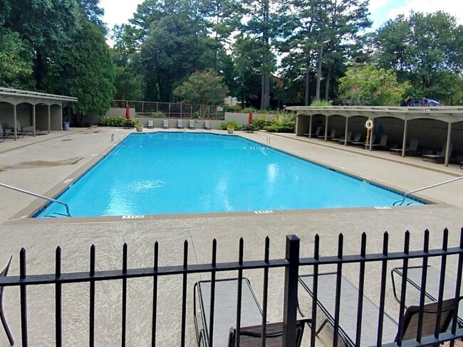Building Photo - 3125 Colonial Way