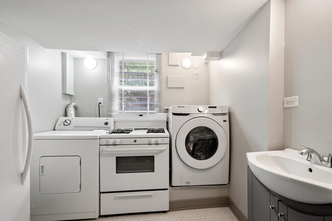 Building Photo - 3001 W Chase Ave