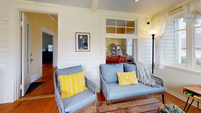 Building Photo - Fully furnished Dilworth Bungalow Home