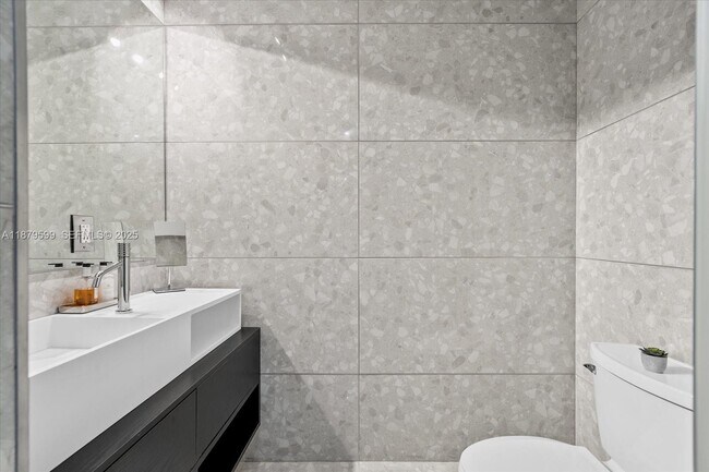 Building Photo - 280 NE 156th St