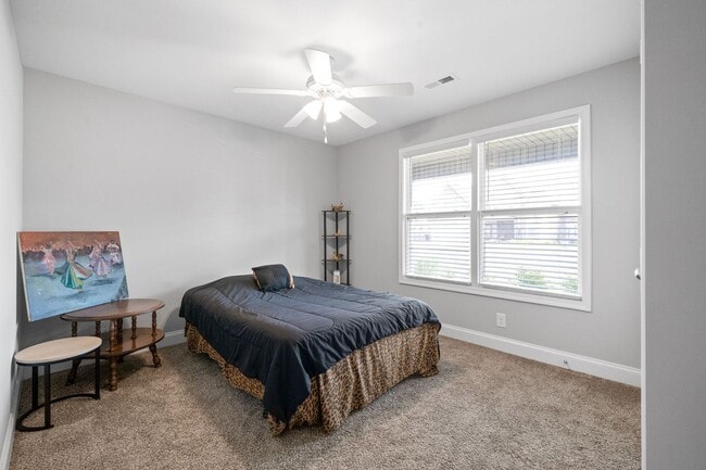 Building Photo - 3 Bedroom 3 Bath Home with Bonus Room For Rent!