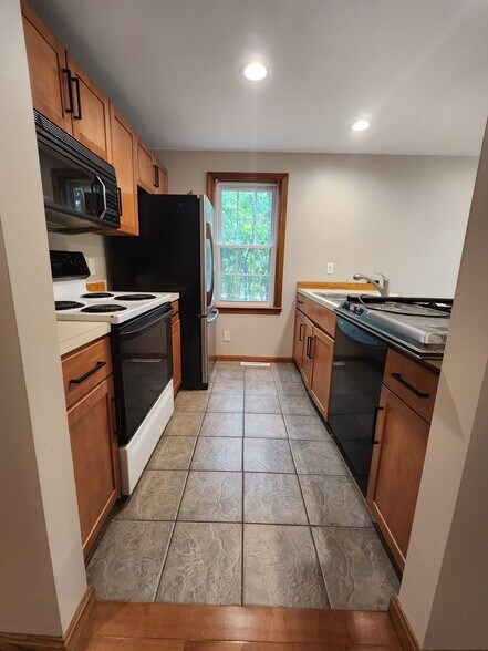 Building Photo - 21 Glengarry Dr