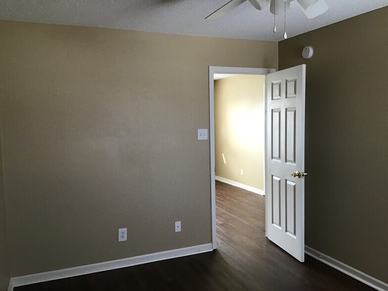 Building Photo - 2012 Fullwood Dr