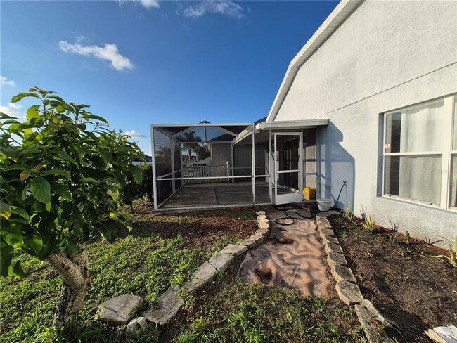 Building Photo - 6833 Runner Oak Dr