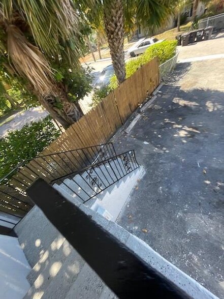 Building Photo - 302 N Tamarind Ave