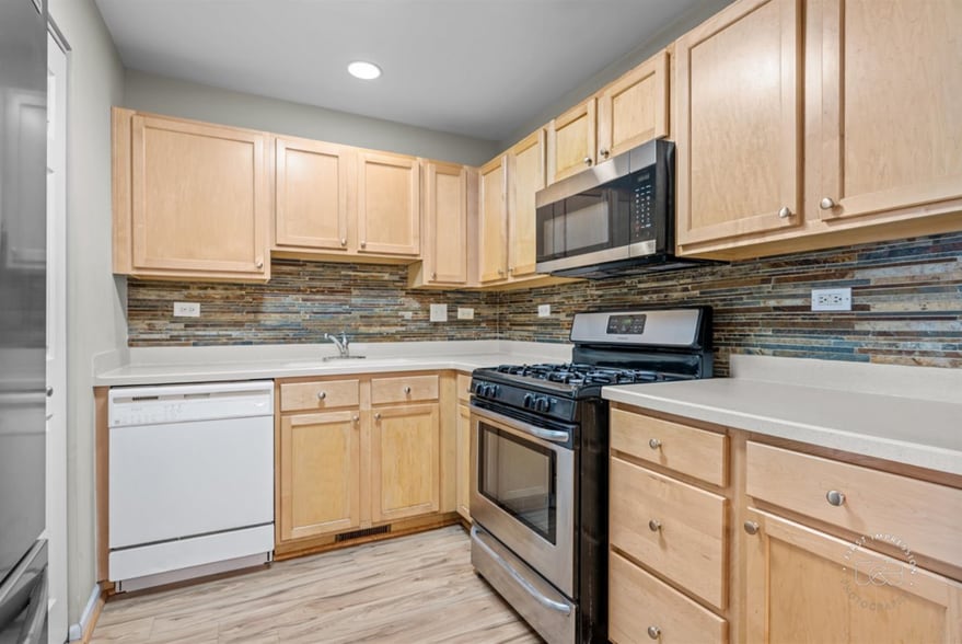 Building Photo - 628 Lincoln Station Dr