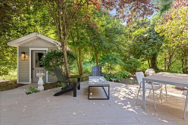 Building Photo - 710 Lighthouse Ave