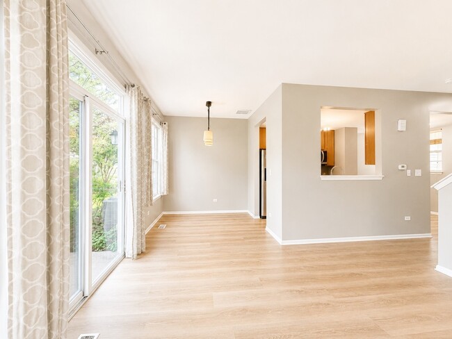 Building Photo - 2912 White Thorn Cir