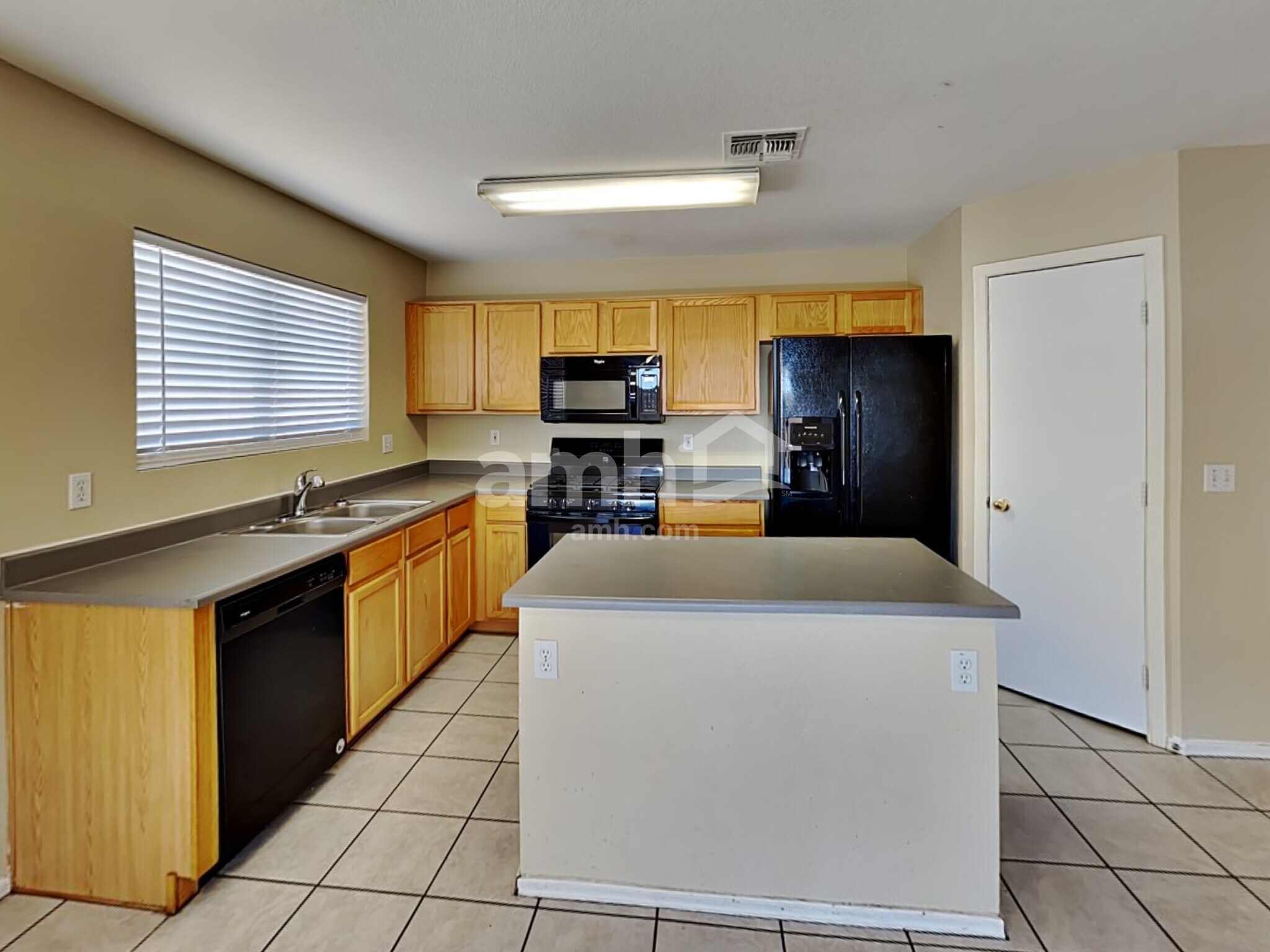 Building Photo - 2256 E Hazeltine Way